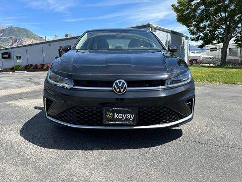 Used 2025 Volkswagen Jetta SE FWD image 15