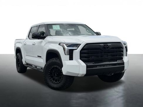 Used 2024 Toyota Tundra Limited AWD/4WD image 2