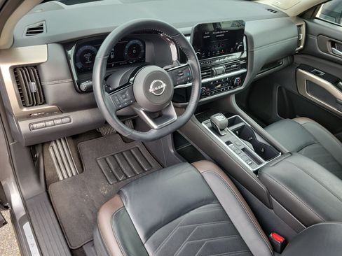 Used 2024 Nissan Pathfinder Platinum w/ Cargo Package FWD image 8
