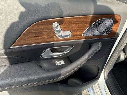 Used 2025 Mercedes-Benz GLS 450 4MATIC image 12