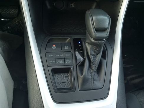 Used 2023 Toyota RAV4 XLE AWD/4WD image 19