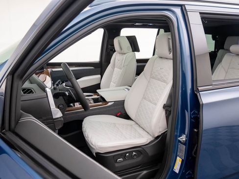 New 2026 Cadillac Escalade Platinum Sport w/ LPO, ONYX Package image 10