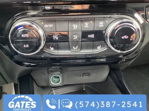 Used 2025 Chevrolet Trax RS w/ Sunroof Package image 21