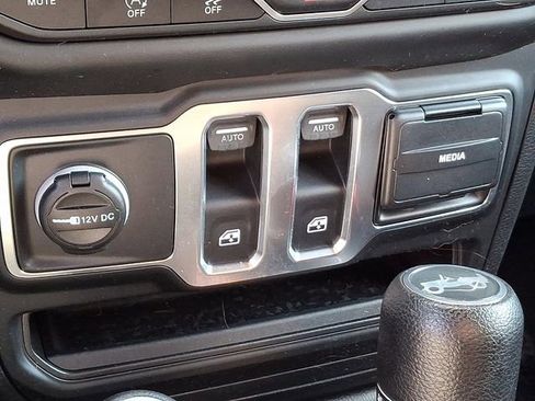 Used 2018 Jeep Wrangler Sport S image 24