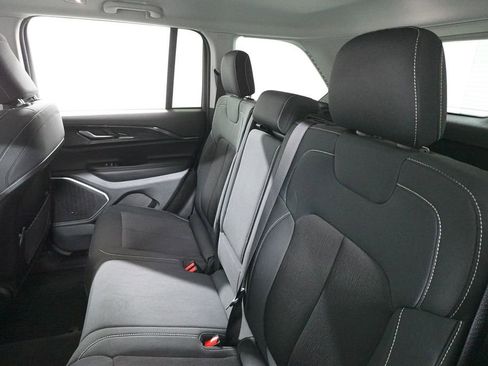 Used 2022 Jeep Grand Cherokee Laredo w/ Luxury Tech Group I image 25