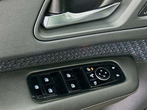 Used 2023 Nissan Ariya FWD image 15