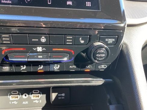 New 2025 Jeep Grand Cherokee Altitude image 27