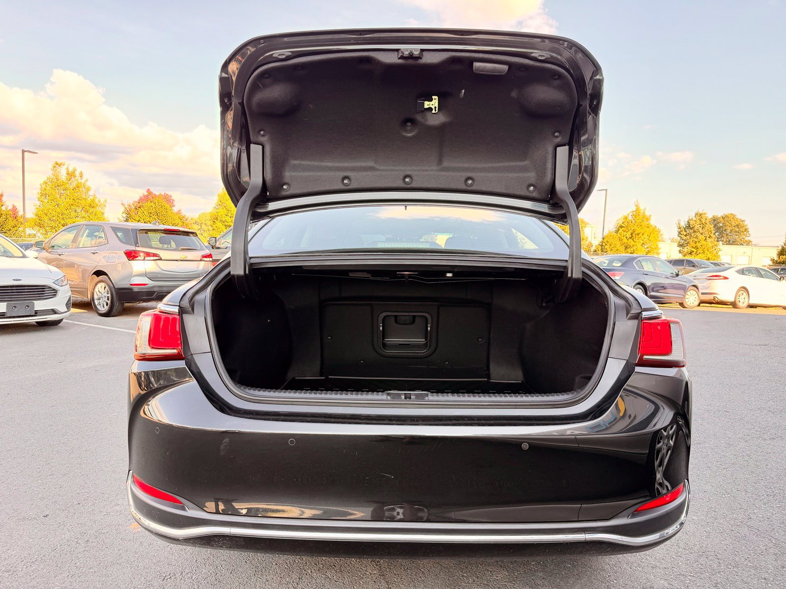 Used 2022 Lexus ES 300h w/ Premium Package FWD image 50