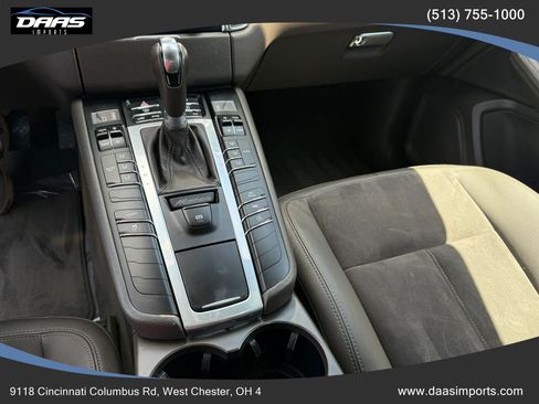 Used 2018 Porsche Macan AWD/4WD image 42