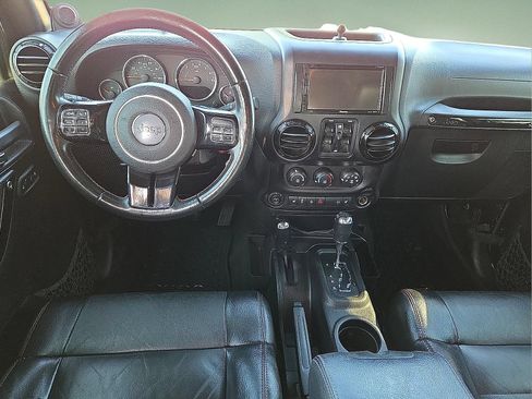 Used 2012 Jeep Wrangler Unlimited Sahara AWD/4WD image 10