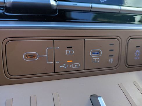 Used 2025 Hyundai Santa Fe Limited image 28