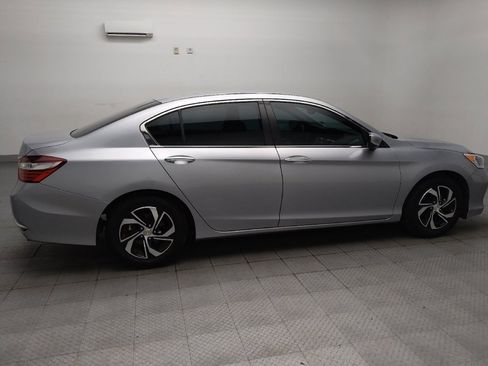 Used 2017 Honda Accord LX image 10