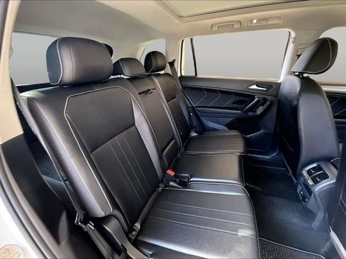 Used 2022 Volkswagen Tiguan SE AWD/4WD image 21