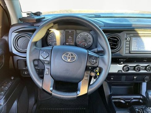 Used 2018 Toyota Tacoma SR image 8