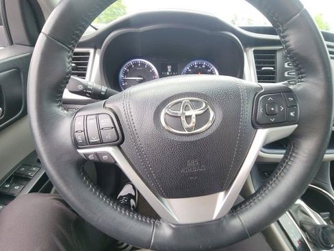 Used 2016 Toyota Highlander XLE FWD image 35