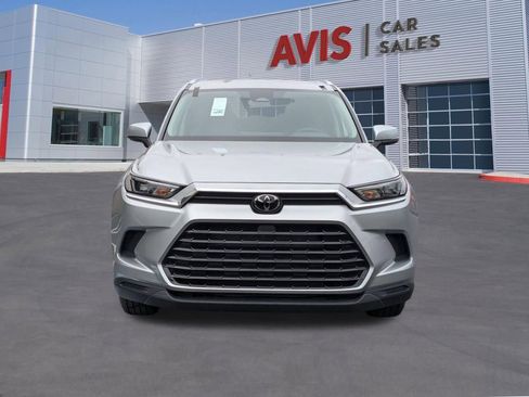 Used 2025 Toyota Grand Highlander AWD image 2
