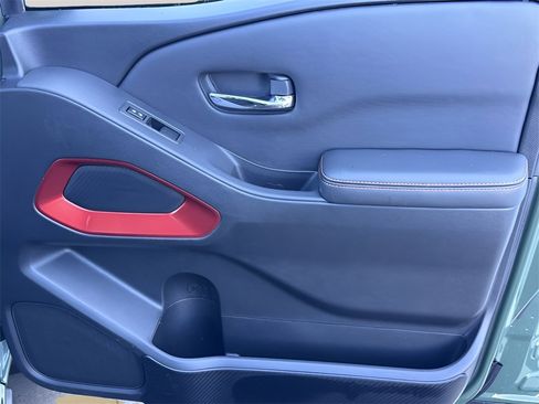 Used 2022 Nissan Frontier PRO-4X image 29