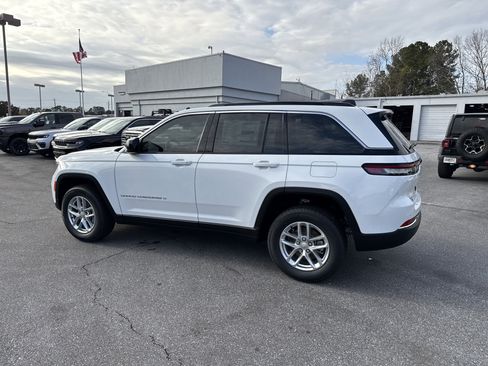 New 2025 Jeep Grand Cherokee Laredo X image 9