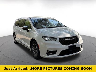Used 2023 Chrysler Pacifica Limited
