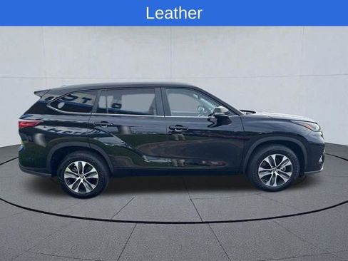 Used 2023 Toyota Highlander XLE FWD image 7