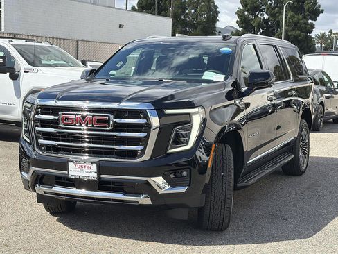 New 2026 GMC Yukon XL Elevation w/ Elevation Premium Package RWD image 6
