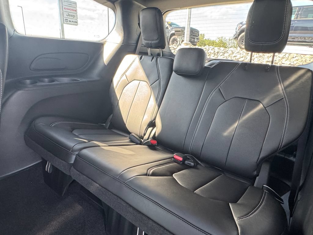 New 2027 Chrysler Pacifica Select FWD image 33