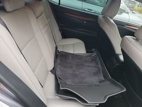 Used 2014 Lexus ES 300h w/ Luxury Package w/Bamboo Trim FWD image 26