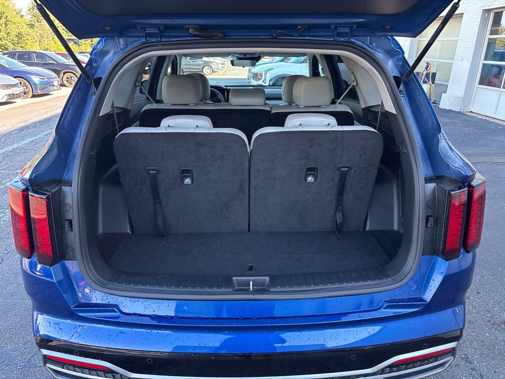 Used 2023 Kia Sorento S w/ Panoramic Sunroof Package FWD image 5