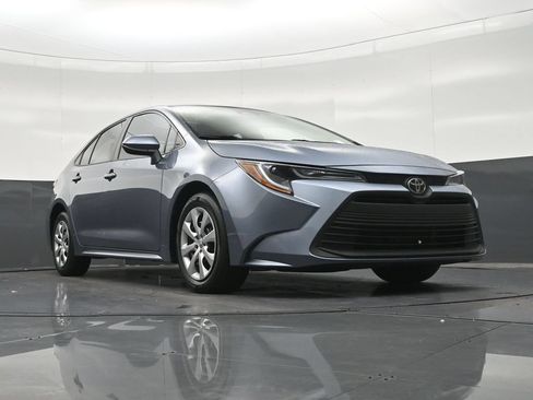 Used 2023 Toyota Corolla LE FWD image 29