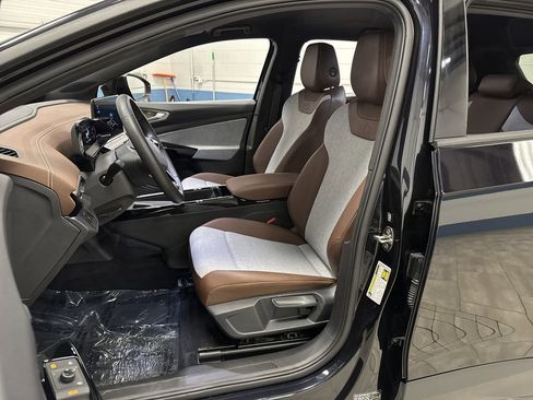 Used 2023 Volkswagen ID.4 Pro image 4