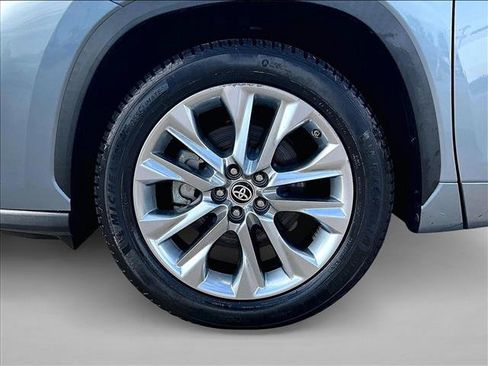 Used 2021 Toyota Highlander Limited FWD image 10