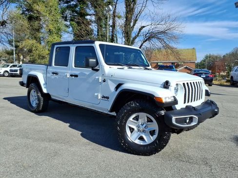 Used 2023 Jeep Gladiator Sport image 2