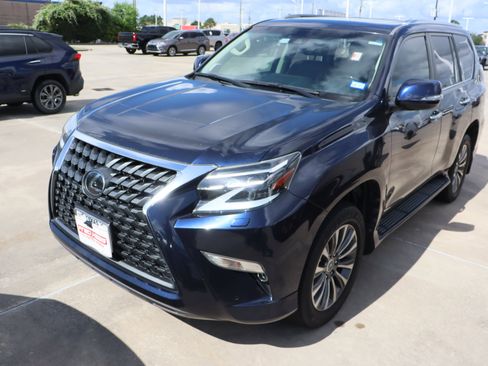 Used 2020 Lexus GX 460 Luxury w/ Accessory Package AWD/4WD image 3