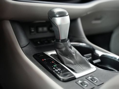 Used 2017 Toyota Highlander XLE AWD/4WD image 29