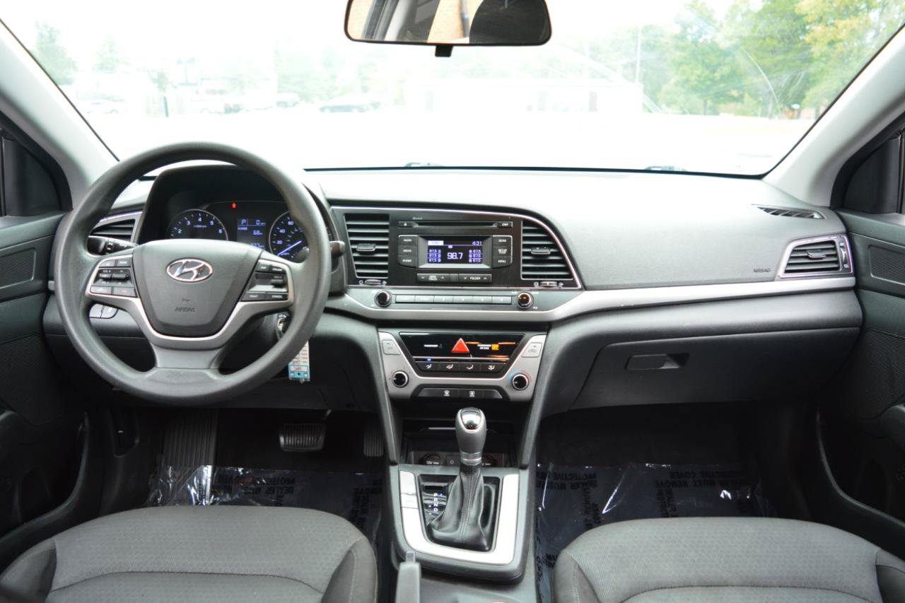 Used 2018 Hyundai Elantra SE FWD image 17