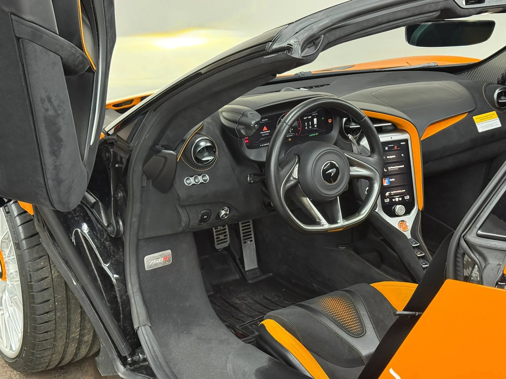 Used 2025 McLaren 750S Spider RWD image 31