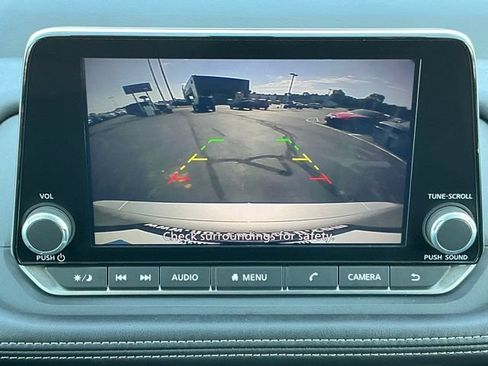 Used 2025 Nissan Rogue SV FWD image 24