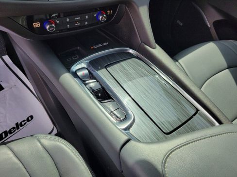 Used 2022 Buick Enclave Essence w/ Sport Touring Edition image 17