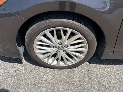 Used 2019 Toyota Camry XLE FWD image 23