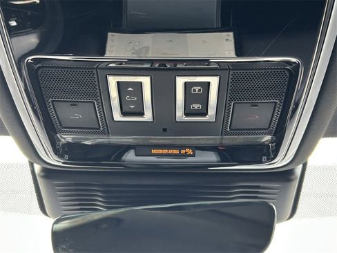 Used 2025 Land Rover Range Rover Velar S image 19