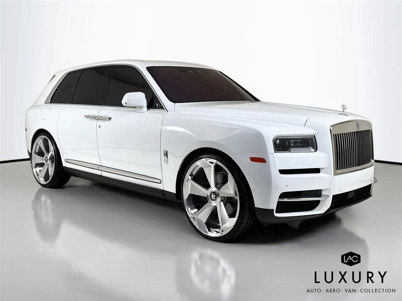 Used 2022 Rolls-Royce Cullinan w/ Cullinan Package AWD/4WD image 2