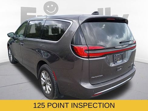 Used 2023 Chrysler Pacifica Touring-L w/ Uconnect Theater Family Group AWD/4WD image 9