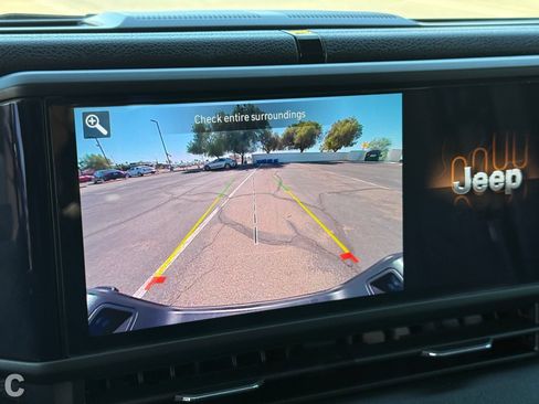 Used 2025 Jeep Gladiator Sport AWD/4WD image 20