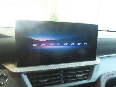 Used 2025 Ford Explorer ST AWD/4WD image 28