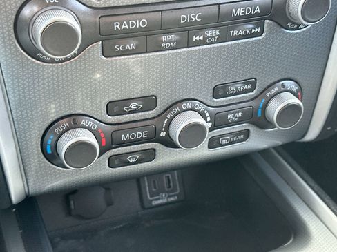 Used 2020 Nissan Pathfinder SL image 19