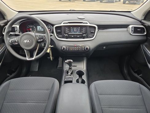 Used 2017 Kia Sorento LX image 16
