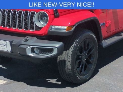 Used 2025 Jeep Wrangler Unlimited Sahara AWD/4WD image 9