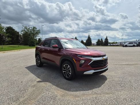 Used 2024 Chevrolet TrailBlazer LT w/ Convenience Package FWD image 4