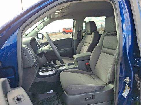 Used 2022 Nissan Frontier SV w/ Technology Package image 13