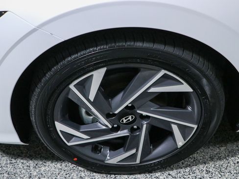 Used 2025 Hyundai Elantra Sport FWD image 11